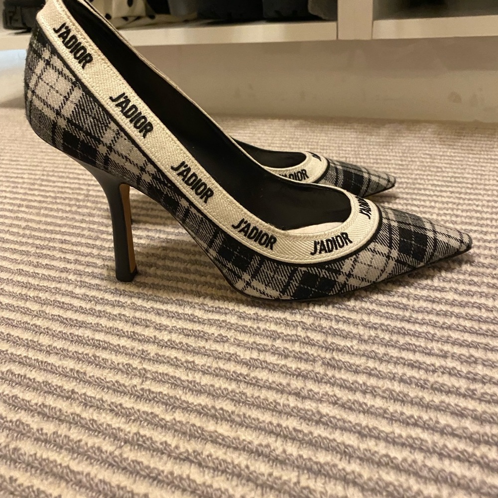 DIOR pumps